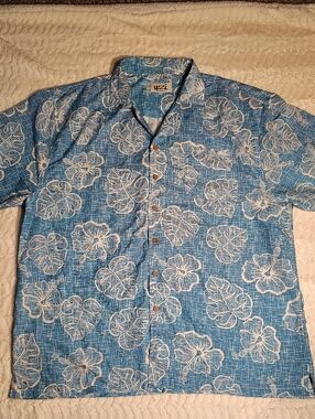 Uzzi Polo. Blue and White Tropical Print Short-Sleeve Button-Down Shirt